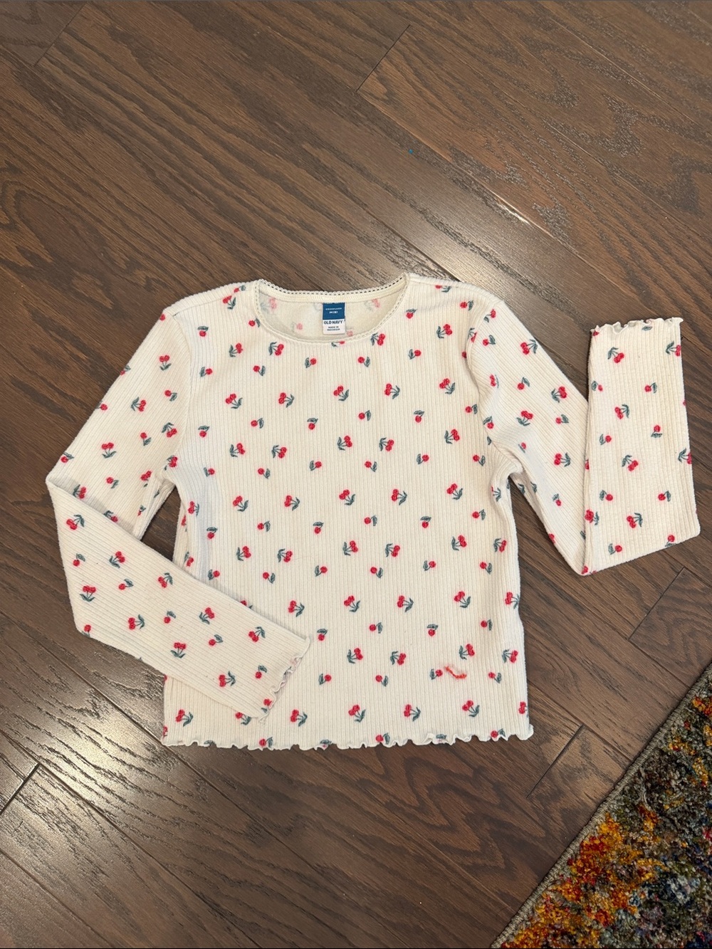 Old Navy White Ribbed cherry print Top sz8
